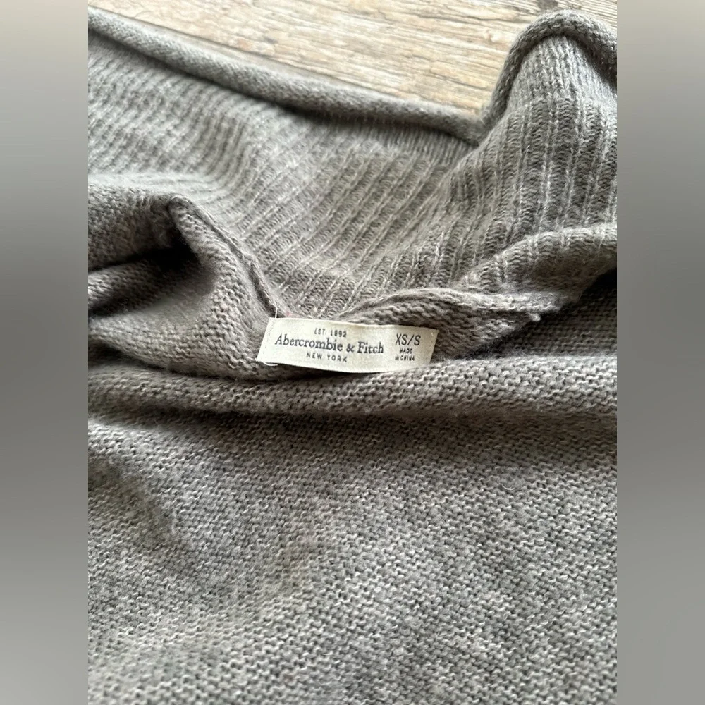 Abercrombie & Fitch Boho Waterfall Style Wool Cardigan Sweater Size XS/S - Picture 3 of 5